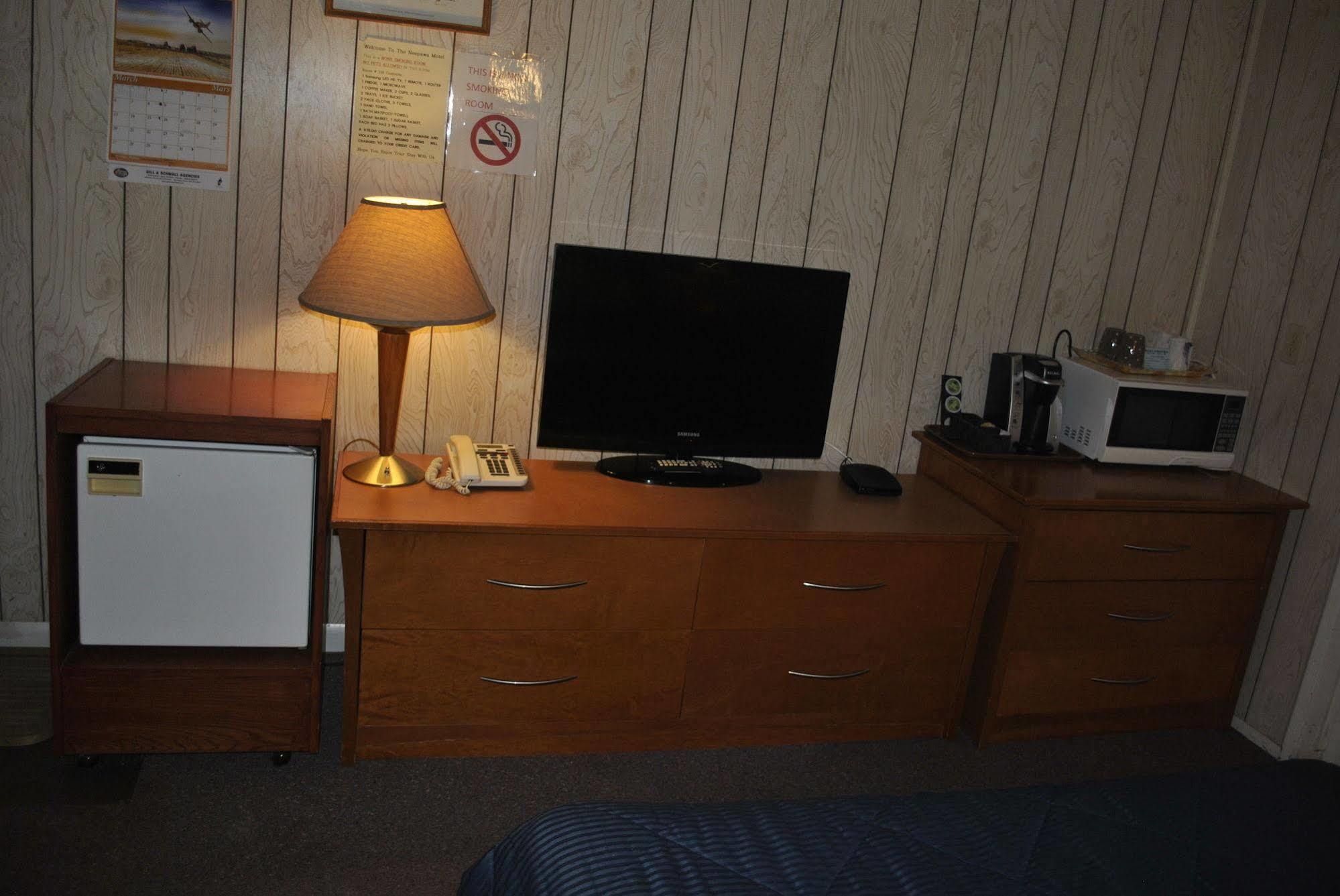 Neepawa Motel Екстер'єр фото