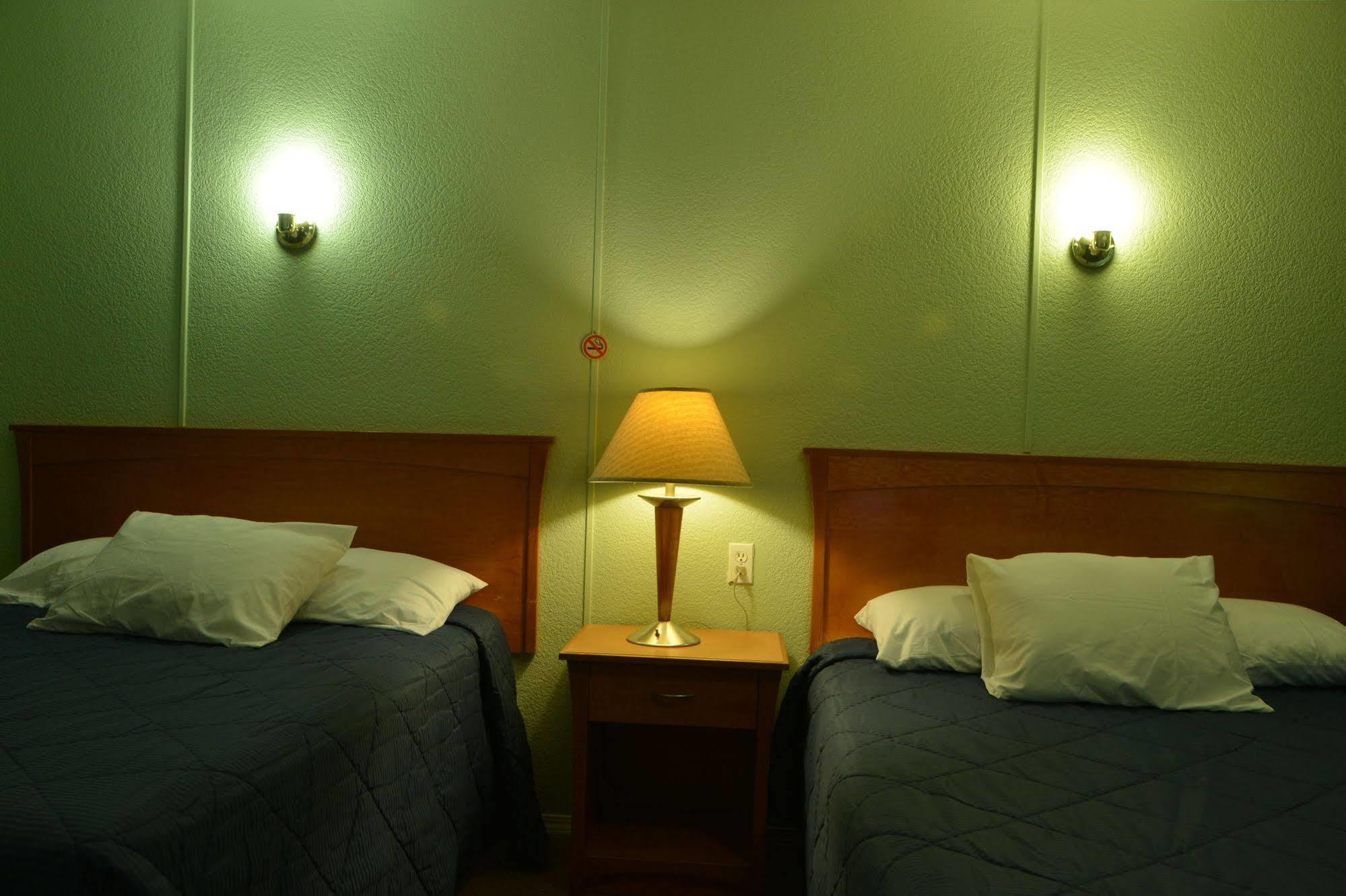 Neepawa Motel Екстер'єр фото